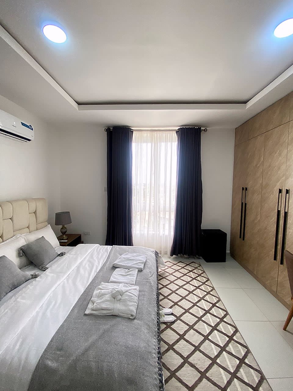 Executive 1-Bedroom Shortlet Bedroom / rest room view 3